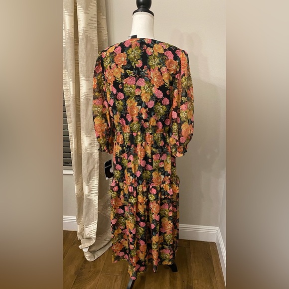 Plus Dress - Picture 7 of 9